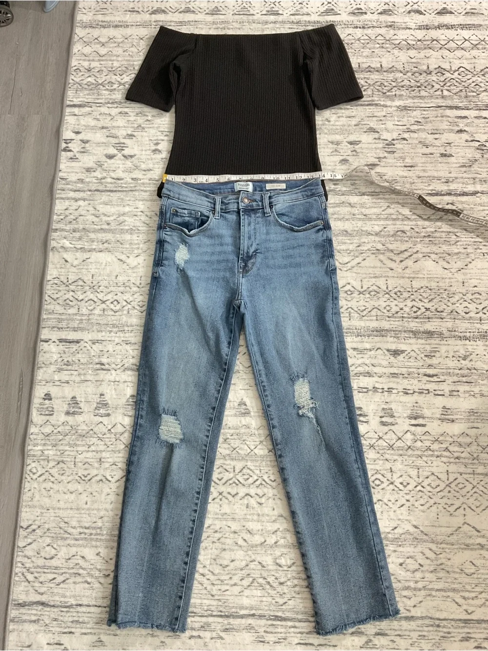 Kensie Vintage Luxe Collection Slim High-Rise Distressed Cropped Jeans